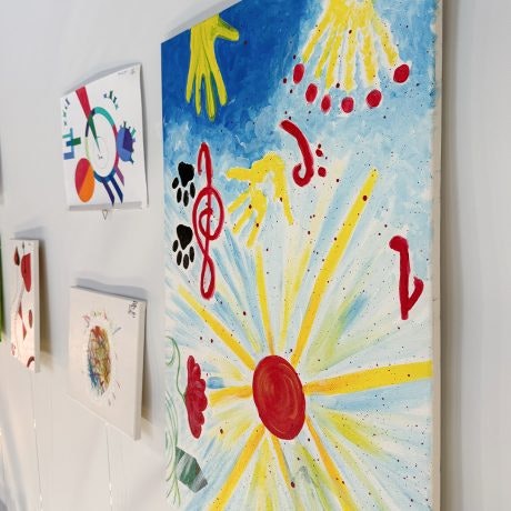 Traços que falam: Uma exposição sobre emoção e transformação